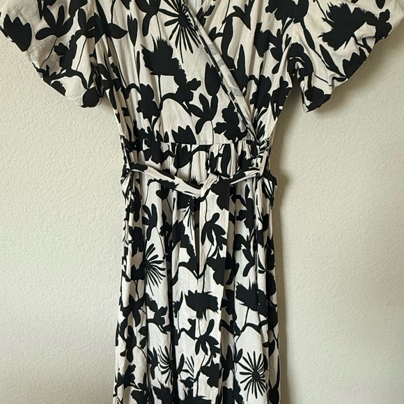 Ivy City Co Mila Maxi Dress Black White Floral Size M Cotton - Picture 4 of 7
